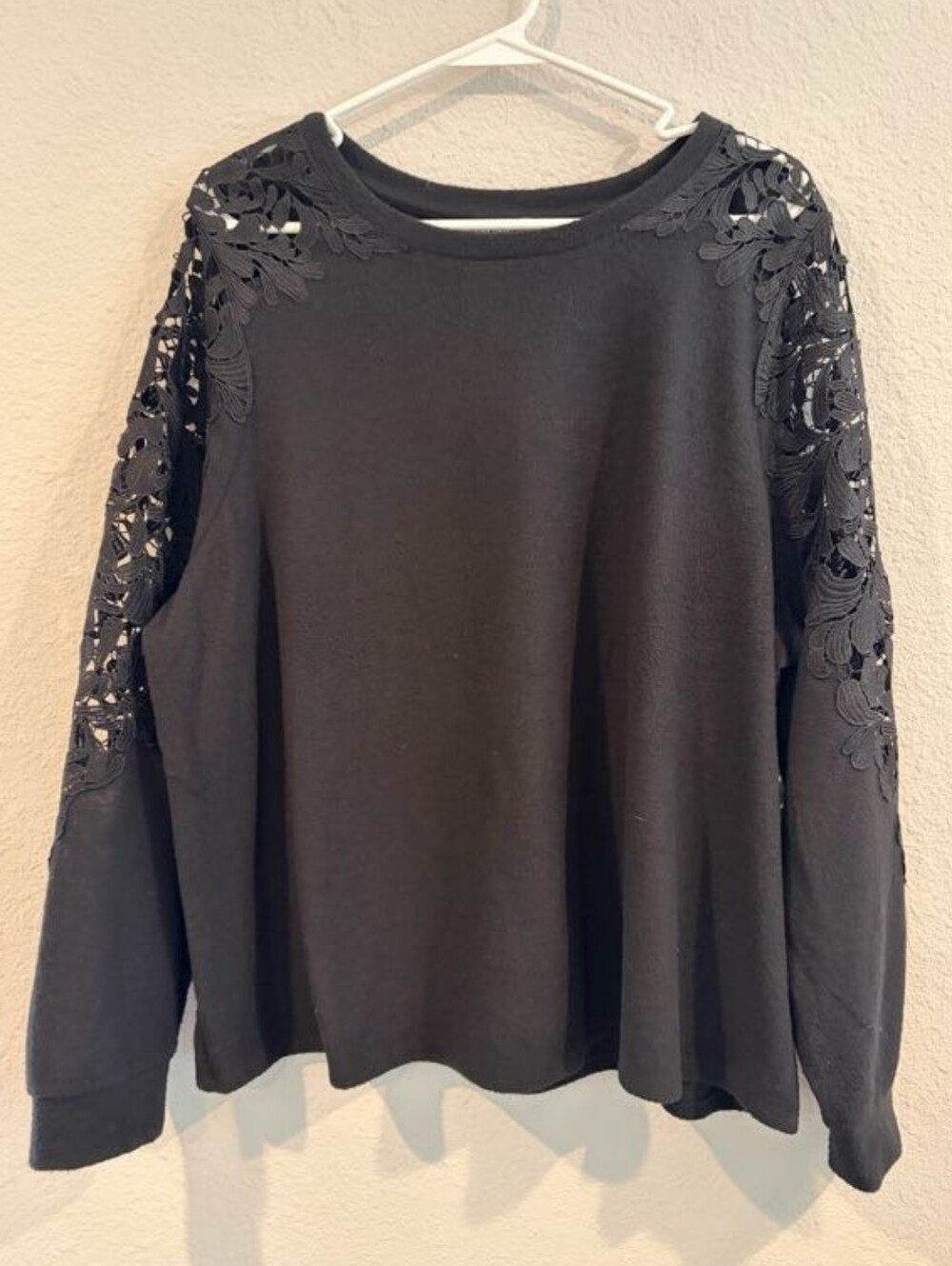 Liverpool Los Angeles Womens Black Embroidered Lace Sleeve Fleece Sweater SZ 2X
